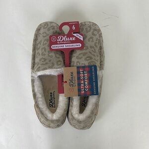 NWT Women's Cheetah Moccasin Slippers -Dluxe by Dearfoams